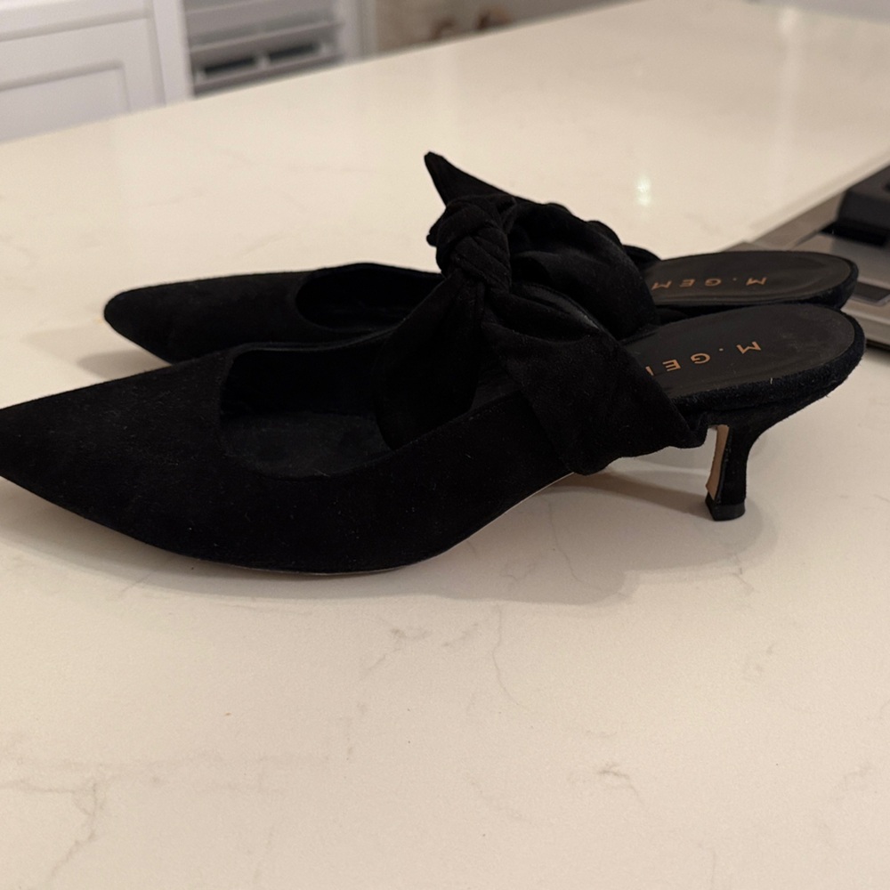 M. Gemi Black Bow Heels - Picture 3 of 3